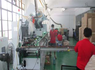 燙金貼標(biāo)車(chē)間